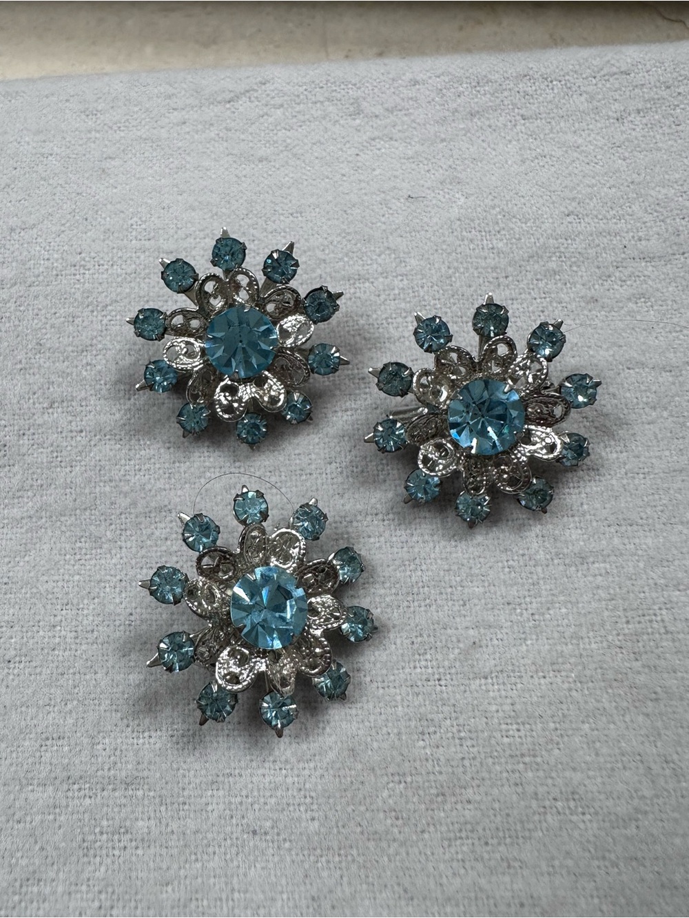 Elegant Silver-Tone Ocean Blue Floral Brooch Pin Set of 3